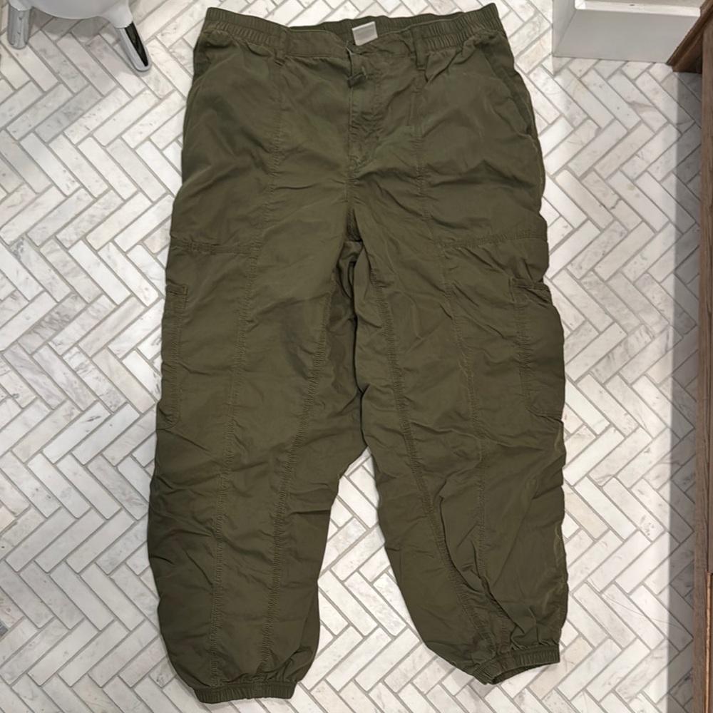 Aritzia Olive Green Cargo Pants parachute